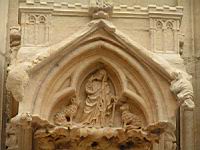 Lyon, Cathedrale Saint Jean, Porche, Protection de statue (5)